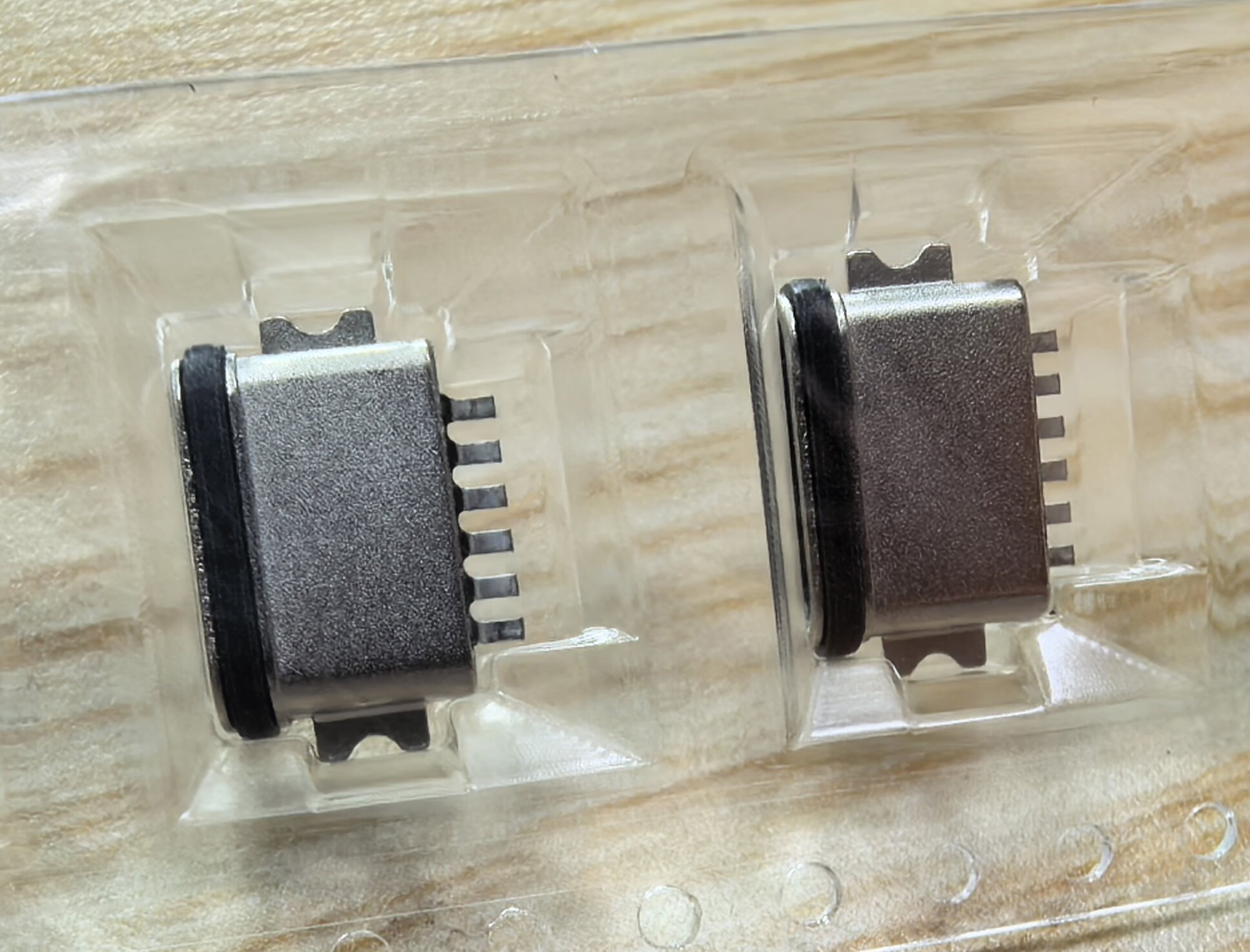 RTM-ATCF-06-014  沉板0.8 6Pin  L=6.7mm(U型锌